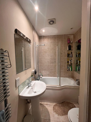 Bathroom shower, Pay30nghts get up tp Extra 59 Free, London