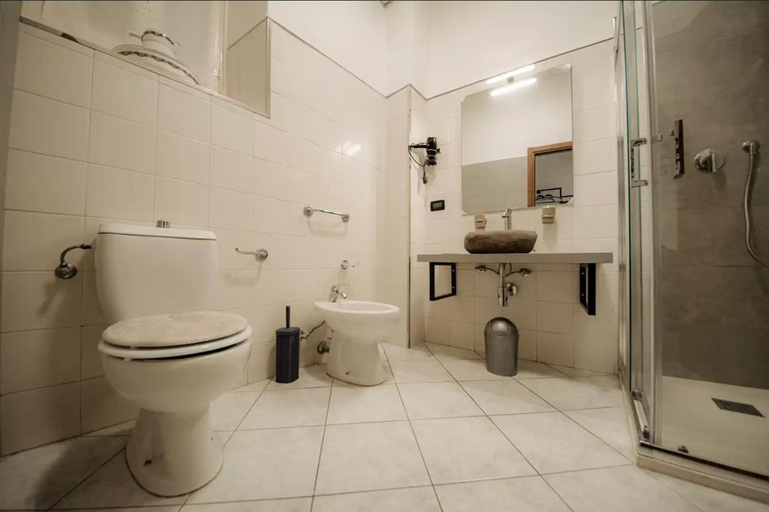 Bathroom 2, Vela Azzurra, La Spezia