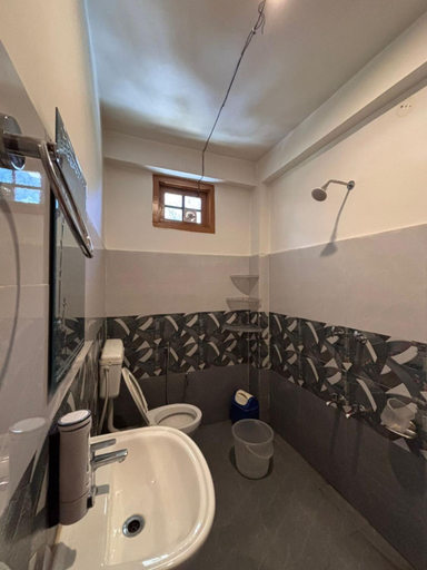 Bathroom, Highland, Kullu