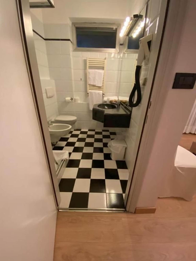 Bathroom 4, Hotel Cinzia, Vercelli