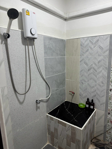 Bathroom 4, Rungarun Resort, Chaiya