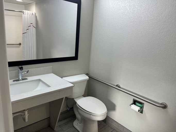 Bathroom 4, Red Roof Inn Rockingham, Richmond