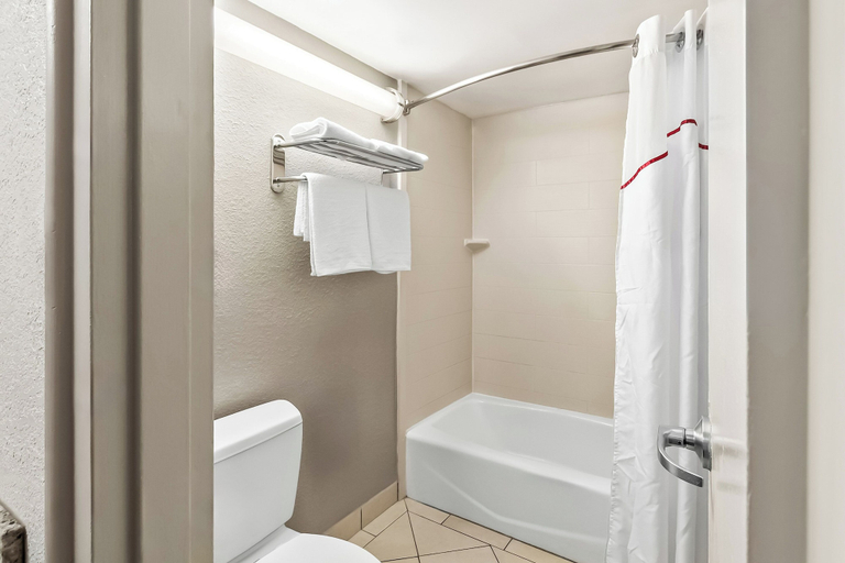 Bathroom 4, Red Roof Inn Washington, DC, Washington D.C.