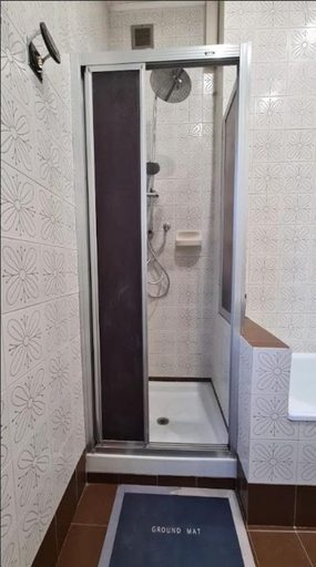 Bathroom 5, Dock Bay Lodge Hostel, Trieste
