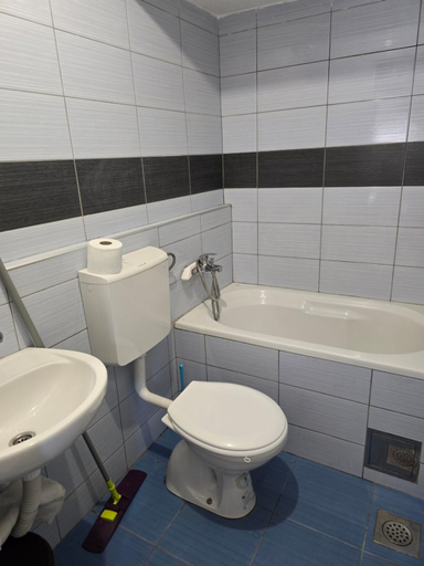 Bathroom, Sutomore