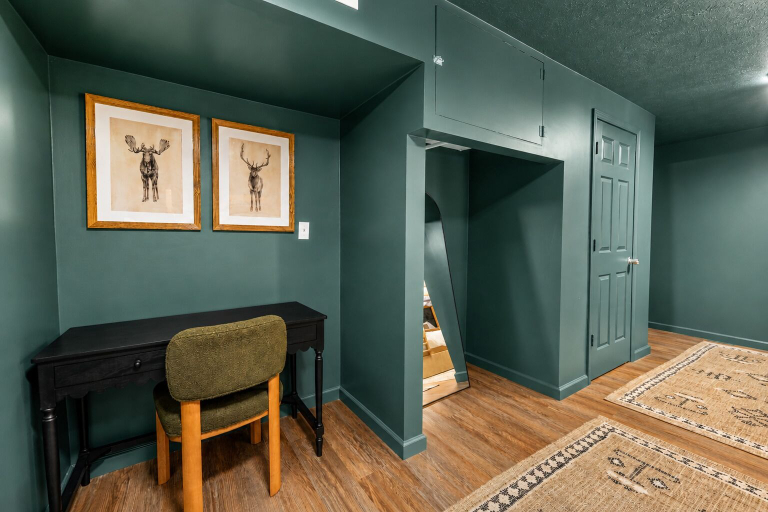 Room 5, Peaceful Escape- Hot Tub, Game Room, Sleeps 16, Powell