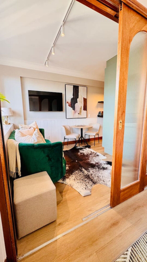 Room 5, Charlie the Chairman Apartment 921, City of Cape Town