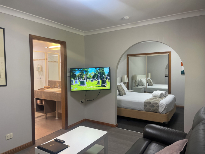 Bedroom 2, Oasis Inn Ulladulla - Guest 18 Years and Older, Shoalhaven - Pt B