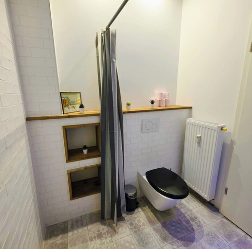 Bathroom 2, Contemporary Comfort 1BR Apartment, Luxembourg