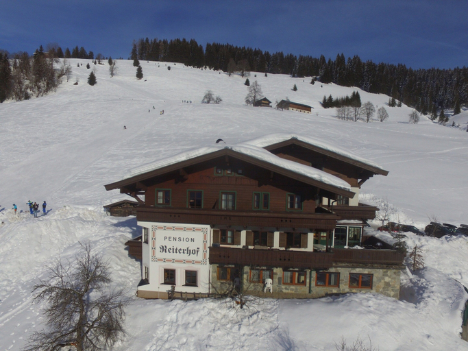 Exterior & Views 1, Cozy Holiday Apartment With Balcony Near ski Slope, Zell am See
