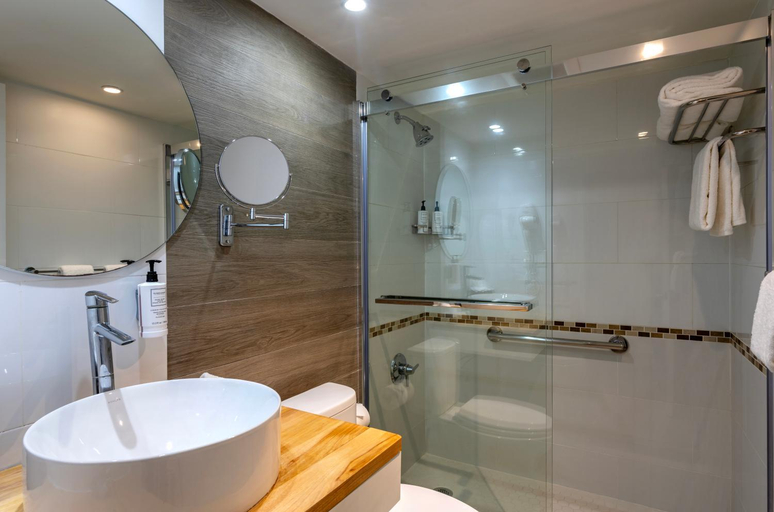 Bathroom 4, Warwick Paradise Island- All Inclusive- Adults Only