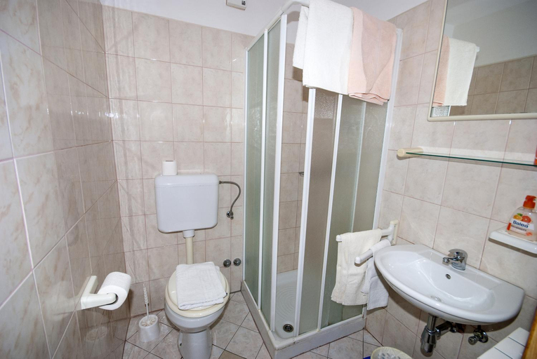 Bathroom 4, Guesthouse Villa Lena, Premantura