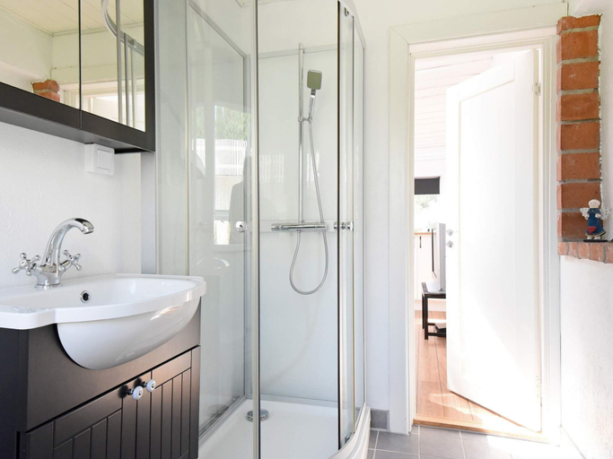 Bathroom, Holiday Home in Skærhamn, Tjörn