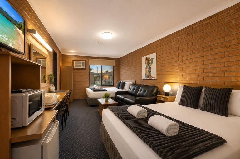 Bedroom 2, Royal Palms Motor Inn, Coffs Harbour - Pt A