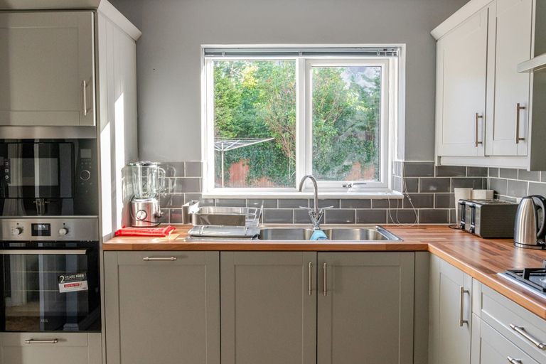 Others 5, Modern 4 Bedroom Detached House in Cardiff, Vale of Glamorgan