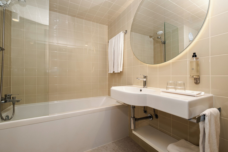 Bathroom 5, Axis Vermar Conference & Beach Hotel, Póvoa de Varzim