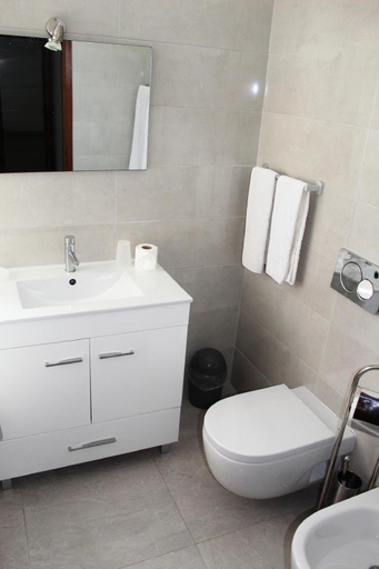 Bathroom 3, Clube Alvorferias, Portimão