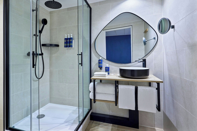 Bathroom 5, Four Points by Sheraton Paris Charles de Gaulle Airport, Val-d'Oise