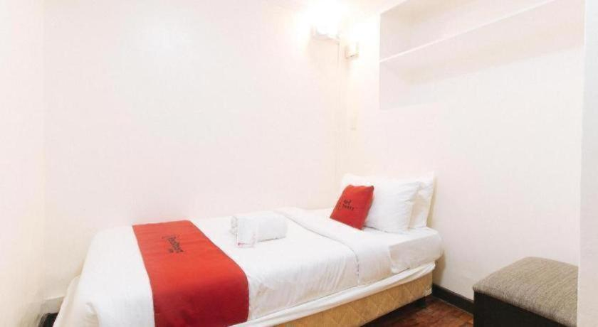 Bedroom 3, Greenbelt Makati - Vaccinated Staff, Makati City
