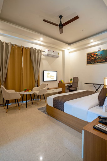 Room 4, Hotel Saffron Stays, Gautam Buddha Nagar