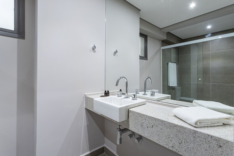 Bathroom 4, Next Haddock by Viva - Apartamentos próximos ao MASP e a metros da Estação Consolação e Avenida Paulista, São Paulo