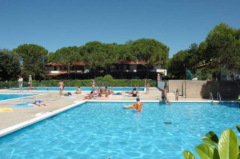 Swimming pool 5, Lovely Villa With Pool, Garden and Fireplace, Venezia