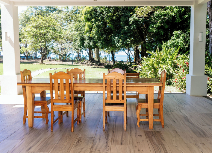 Food & Drinks, Pavones Point, Golfito
