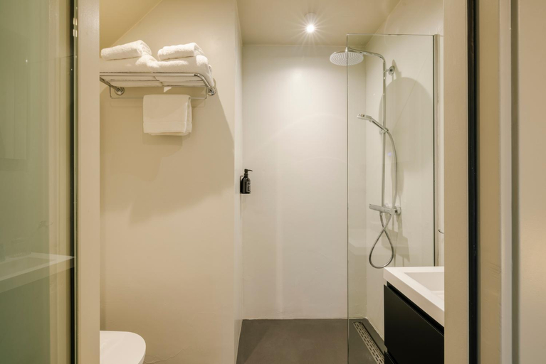 Bathroom 2, Hotel Bloemendaal by BHC, Bloemendaal