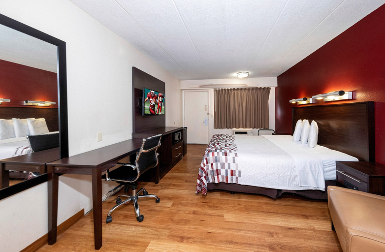 Bedroom 3, Red Roof Inn Chicago - Lansing, Cook