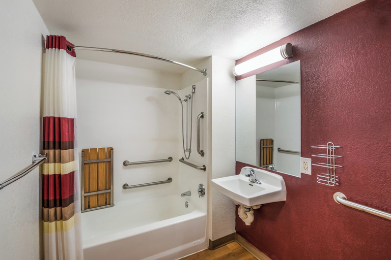 Bathroom 5, Red Roof Inn Rochester – Airport, Monroe
