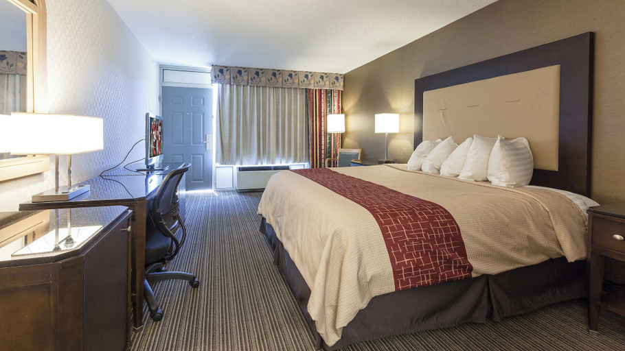 Bedroom 3, Red Roof Inn & Suites DeKalb, De Kalb