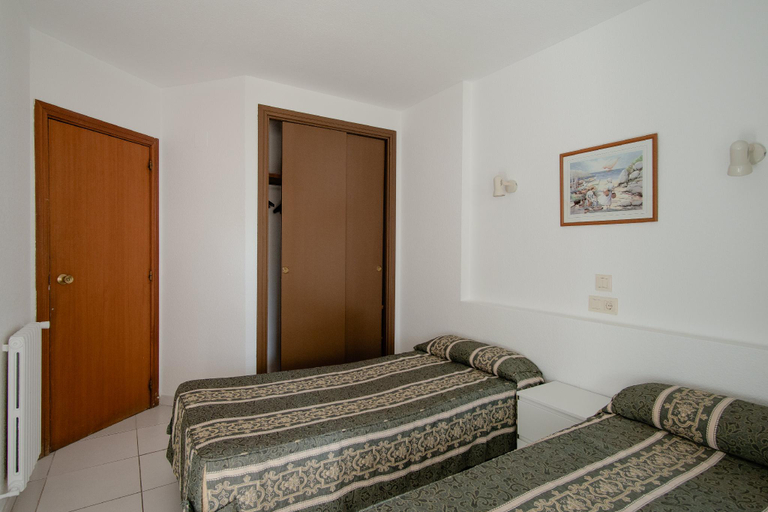 Bedroom 2, Luxmar Apartaments, Alicante