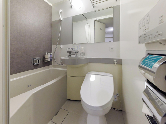 Bathroom 4, Nishitetsu Inn Nihonbashi, Chūō