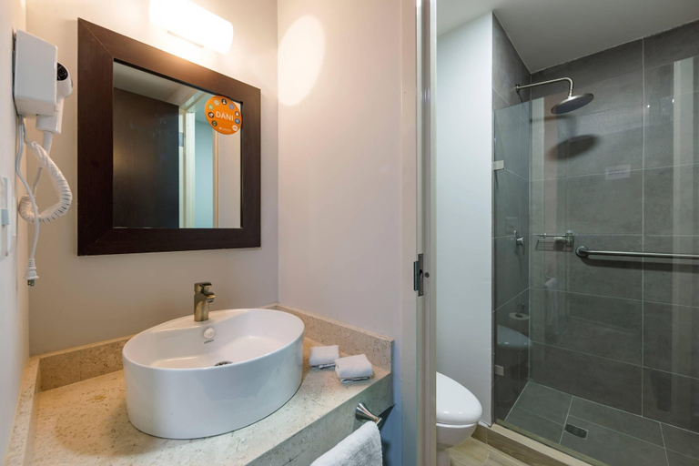 Bathroom 5, Sleep Inn Mexicali, Mexicali