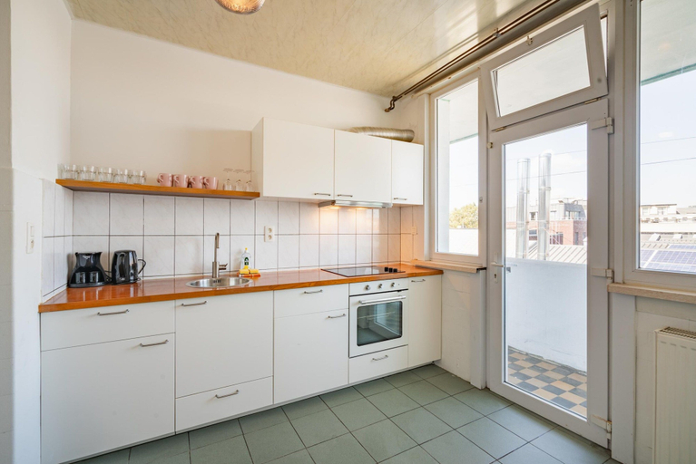 Private kitchen 5, Family-friendly 3-bedroom Apartment for 6 Guests, Antwerpen