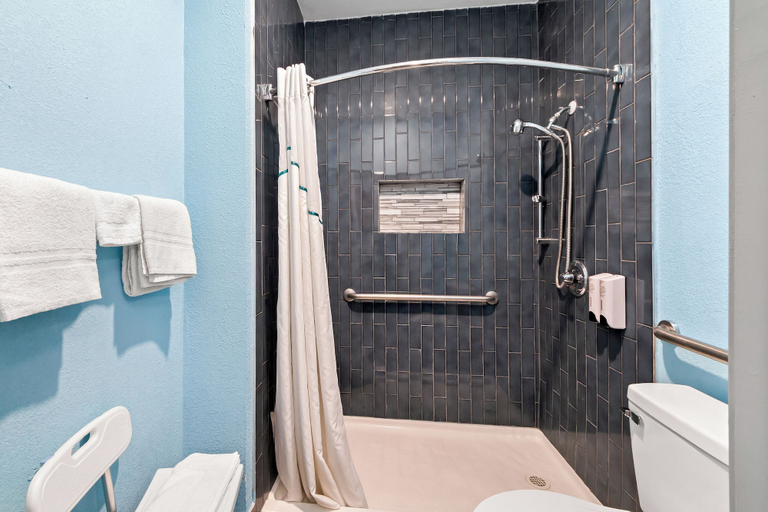 Bathroom 4, HomeTowne Studios by Red Roof San Antonio E - Frost Bank Center, Bexar