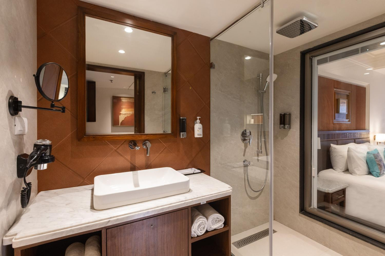 Bathroom 3, Hotel Vishnu Palace, Dehradun