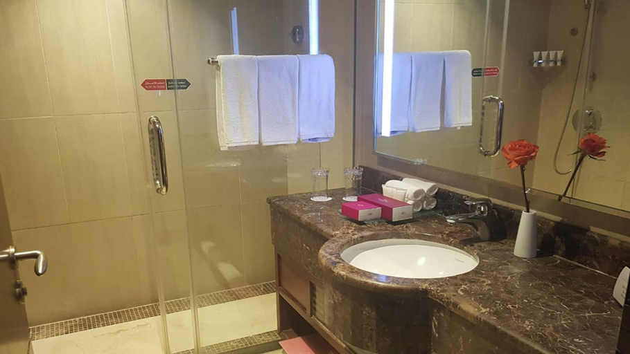 Bathroom 4, Crowne Plaza MADINAH by IHG, Al Madinah Al Munawwarah