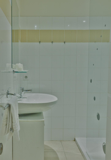 Bathroom 3, La Bonne Auberge, Alpes-Maritimes