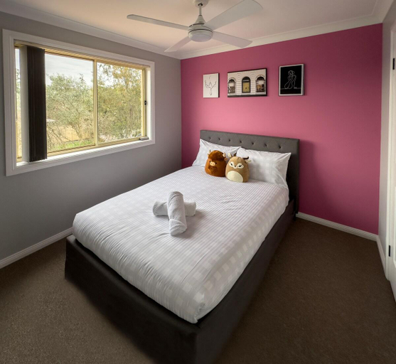 Bedroom 3, Kozyguru | Prestons Dream Holiday House + Parking, Liverpool - West