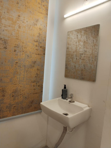 Bathroom 3, Hotel Spring Stays Near US Consulate, Hyderabad