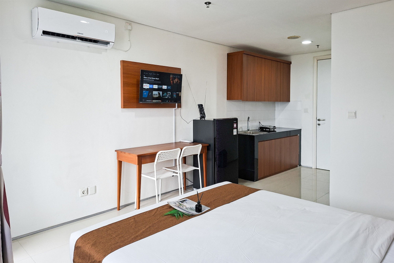Room 4, Bright And Comfortable Studio Room At Apartment Tuscany Residence, South Tangerang