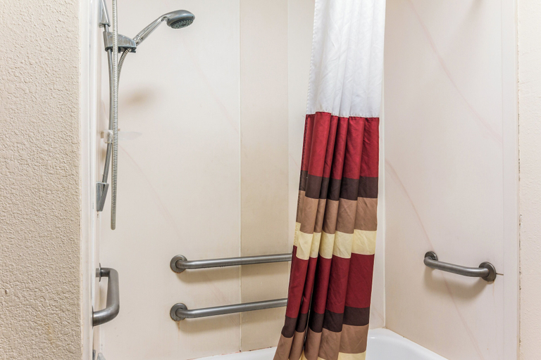 Bathroom 4, Red Roof Inn Texarkana, Miller