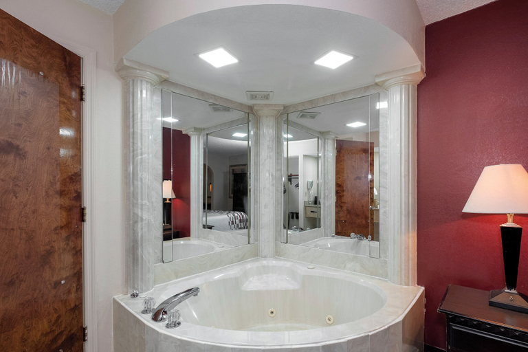 Bathroom 4, Red Roof Inn & Suites Oxford, Calhoun
