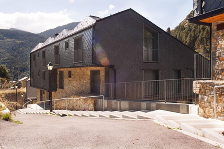 Exterior & Views