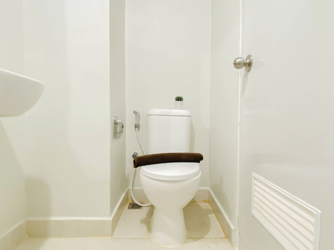 Bathroom 4, Nice And Relaxing Studio Room At Apartment Newville Lippo Cikarang, Cikarang