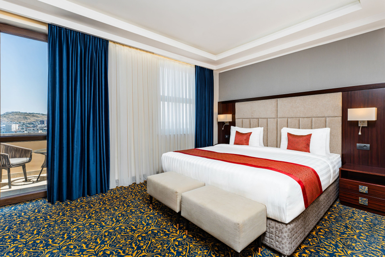 Bedroom 3, Ramada Hotel & Suites by Wyndham Yerevan, Yerevan