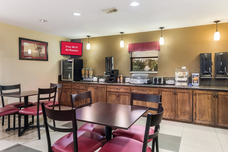 Food & Drinks 5, Red Roof Inn Conroe North - Willis, Montgomery