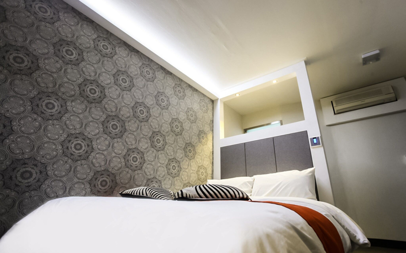 Bedroom 2, Yeoju Reverse Hotel, Yeoju