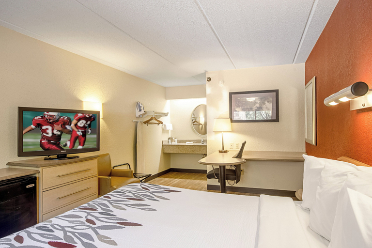 Bedroom 3, Red Roof Inn Greensboro Coliseum, Guilford